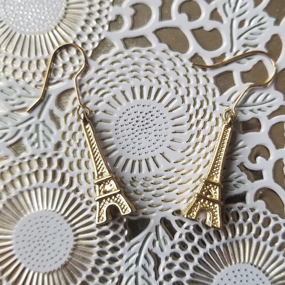 gorgeous dainty gold Eiffel Tower drop earrings - Picture 1 of 5